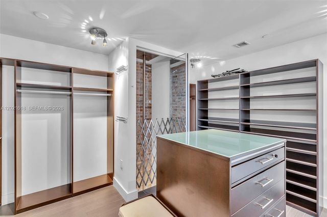1100 Biscayne Blvd 2706, Miami, FL 33132