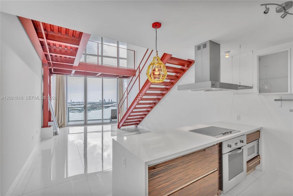 1100 Biscayne Blvd 2706, Miami, FL 33132