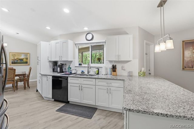 834 N Dunkenfield Avenue, Crystal River, FL 34429
