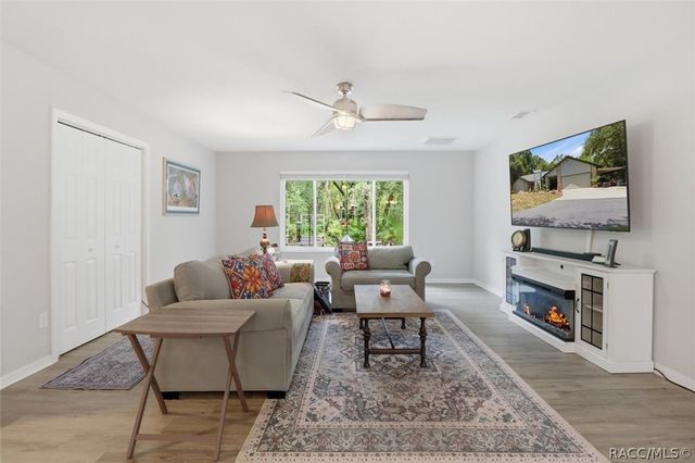 834 N Dunkenfield Avenue, Crystal River, FL 34429