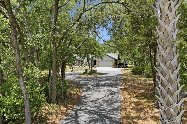 834 N Dunkenfield Avenue, Crystal River, FL 34429