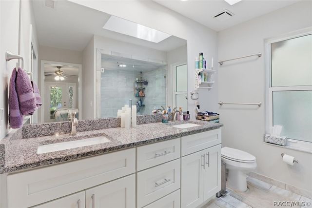 834 N Dunkenfield Avenue, Crystal River, FL 34429