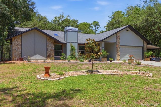 834 N Dunkenfield Avenue, Crystal River, FL 34429