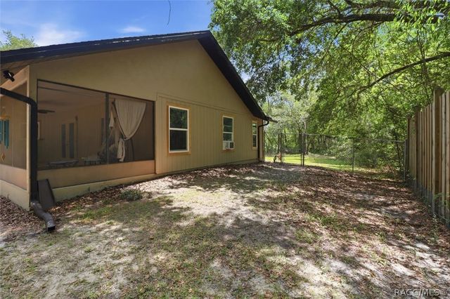 834 N Dunkenfield Avenue, Crystal River, FL 34429