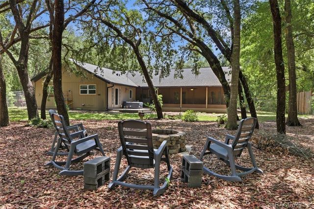 834 N Dunkenfield Avenue, Crystal River, FL 34429