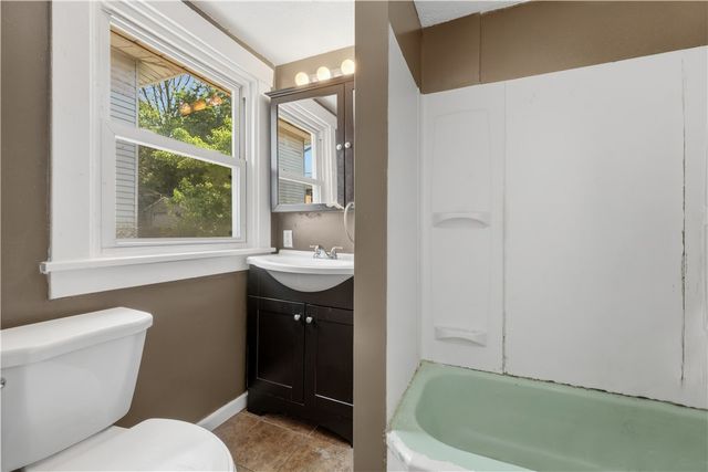 530 Holmes Ave, Baden, PA 15005