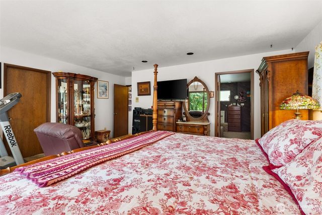 43 Hines Valley Road, Raymond, WA 98577