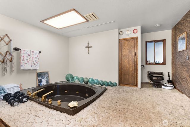 43 Hines Valley Road, Raymond, WA 98577