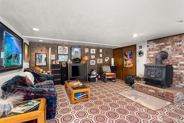 43 Hines Valley Road, Raymond, WA 98577