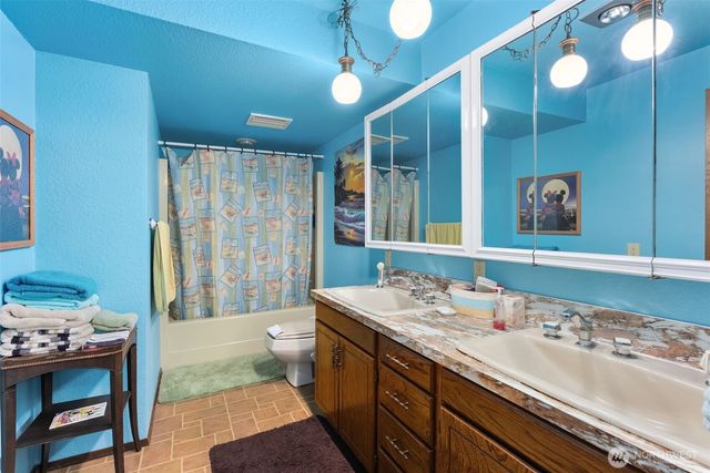 43 Hines Valley Road, Raymond, WA 98577