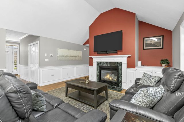 14 Sheffield Place, Mashpee, MA 02649