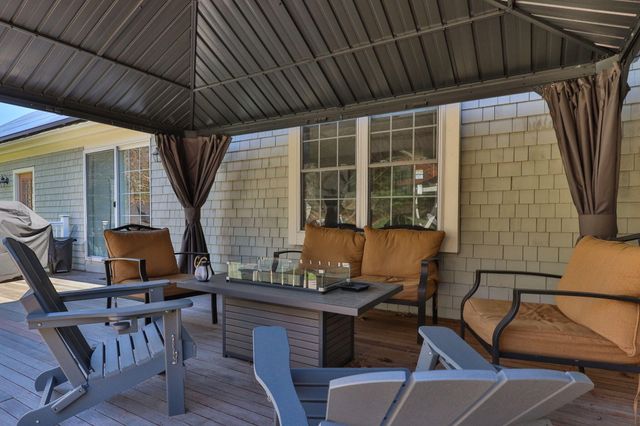 14 Sheffield Place, Mashpee, MA 02649