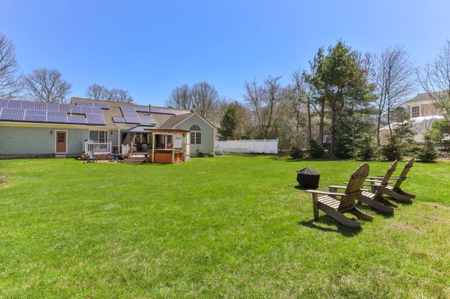 14 Sheffield Place, Mashpee, MA 02649