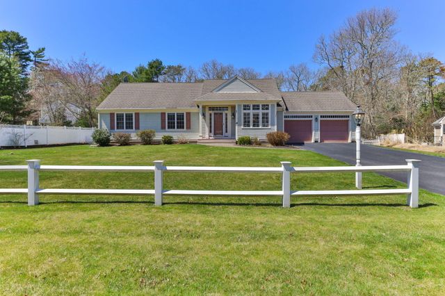 14 Sheffield Place, Mashpee, MA 02649