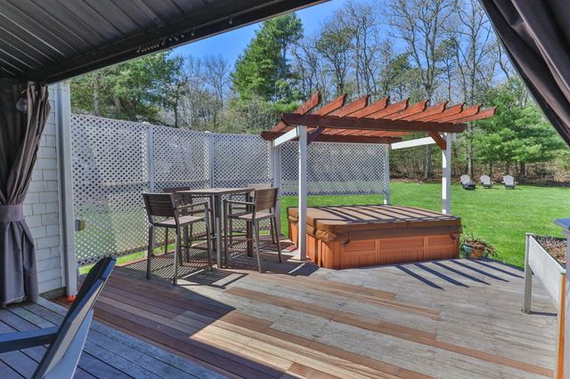 14 Sheffield Place, Mashpee, MA 02649