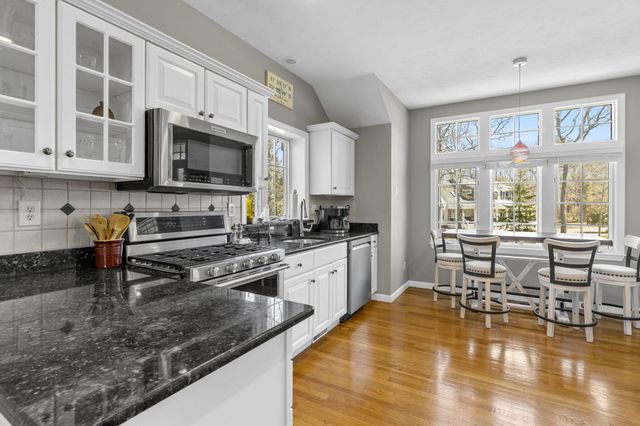 14 Sheffield Place, Mashpee, MA 02649