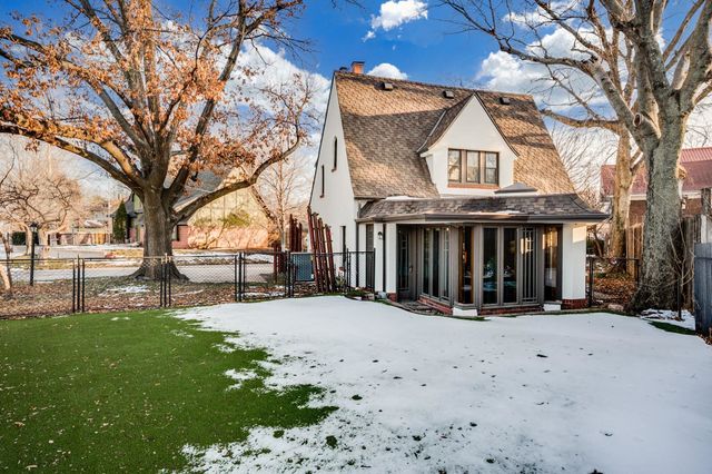 1033 W River Blvd, Wichita, KS 67203