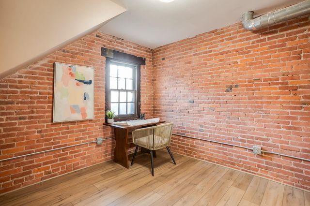 1033 W River Blvd, Wichita, KS 67203