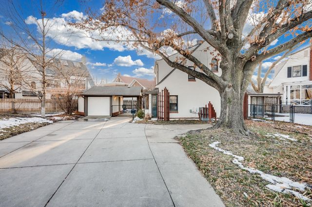 1033 W River Blvd, Wichita, KS 67203