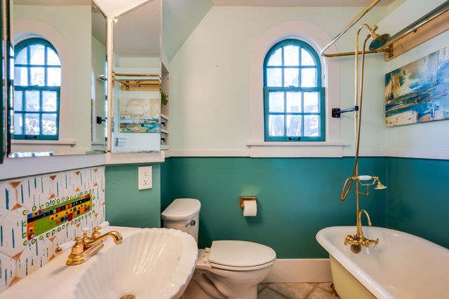 1033 W River Blvd, Wichita, KS 67203