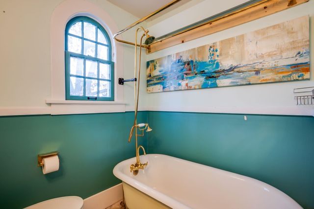 1033 W River Blvd, Wichita, KS 67203