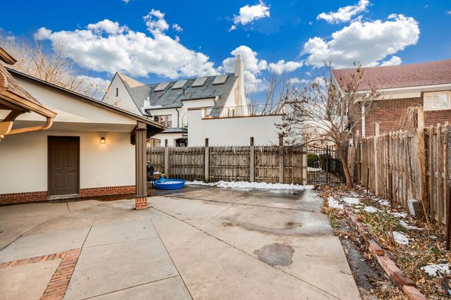 1033 W River Blvd, Wichita, KS 67203