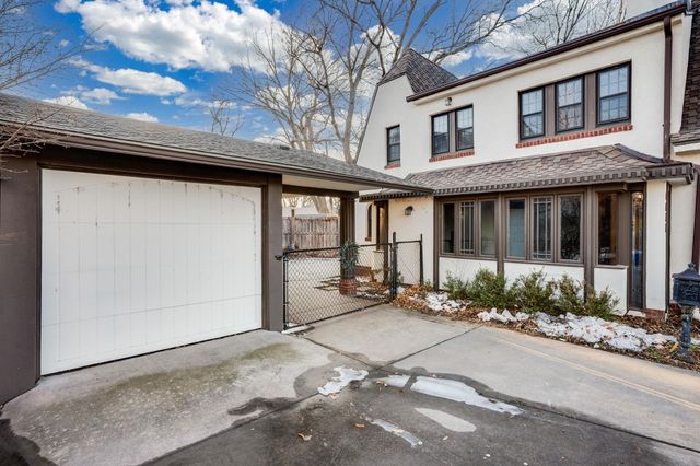 1033 W River Blvd, Wichita, KS 67203