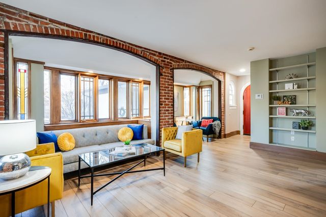 1033 W River Blvd, Wichita, KS 67203