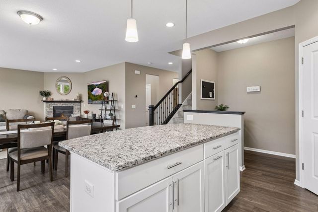 9135 Lighthouse Lane, Woodbury, MN 55129