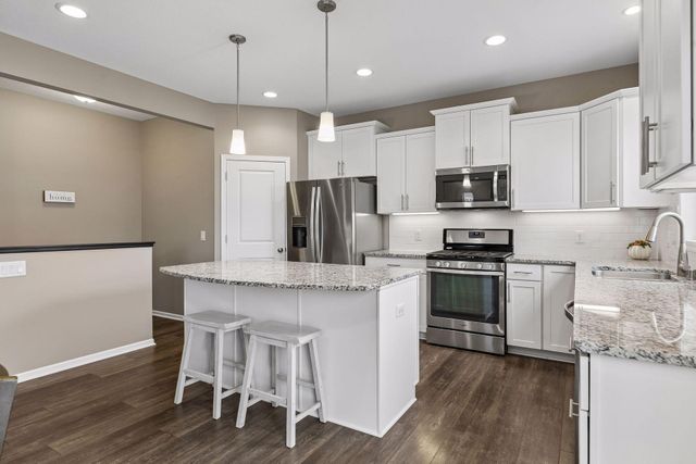 9135 Lighthouse Lane, Woodbury, MN 55129