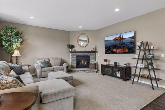 9135 Lighthouse Lane, Woodbury, MN 55129