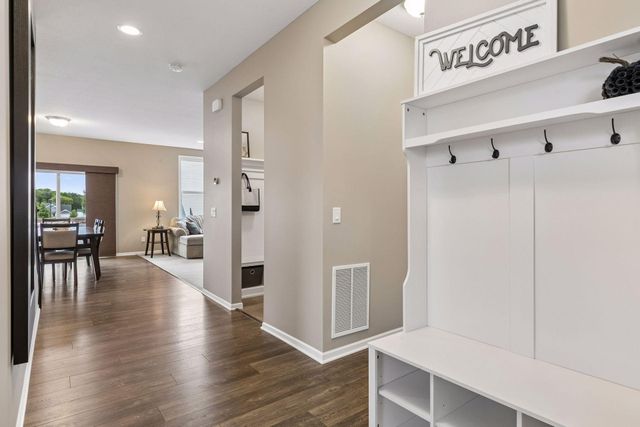 9135 Lighthouse Lane, Woodbury, MN 55129
