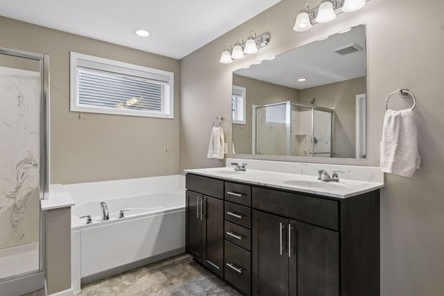 9135 Lighthouse Lane, Woodbury, MN 55129