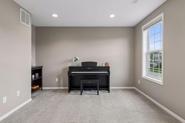 9135 Lighthouse Lane, Woodbury, MN 55129