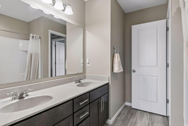 9135 Lighthouse Lane, Woodbury, MN 55129