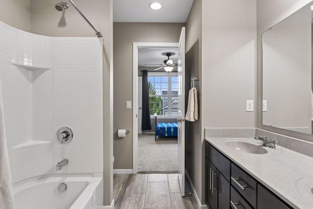 9135 Lighthouse Lane, Woodbury, MN 55129
