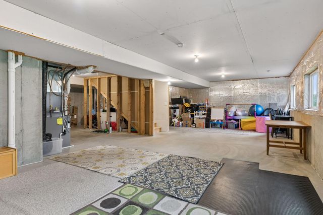 9135 Lighthouse Lane, Woodbury, MN 55129