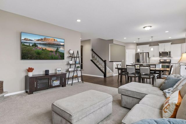 9135 Lighthouse Lane, Woodbury, MN 55129