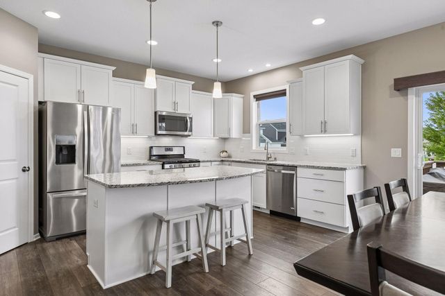 9135 Lighthouse Lane, Woodbury, MN 55129
