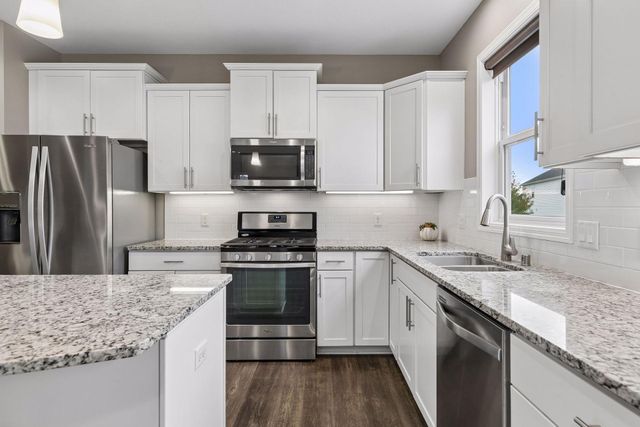 9135 Lighthouse Lane, Woodbury, MN 55129