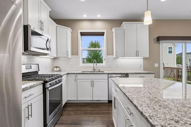 9135 Lighthouse Lane, Woodbury, MN 55129