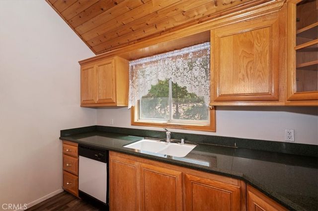 932 Cedar Drive, Crestline, CA 92325