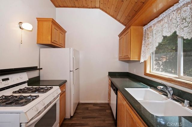 932 Cedar Drive, Crestline, CA 92325
