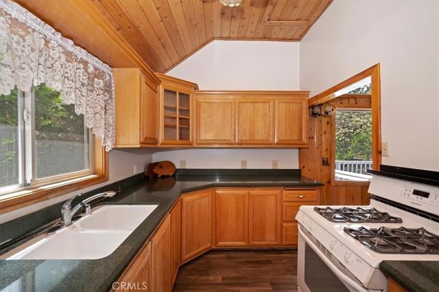 932 Cedar Drive, Crestline, CA 92325