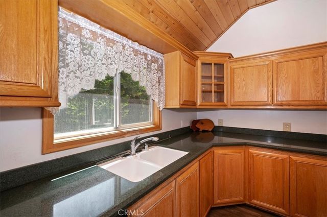 932 Cedar Drive, Crestline, CA 92325