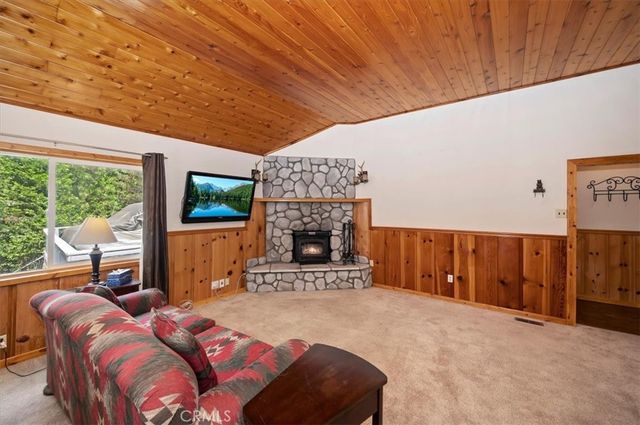 932 Cedar Drive, Crestline, CA 92325