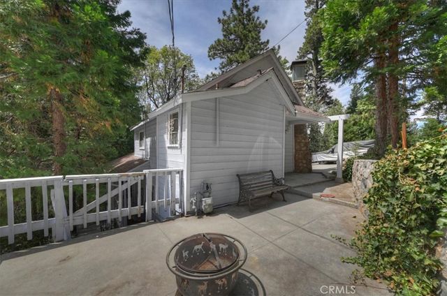 932 Cedar Drive, Crestline, CA 92325