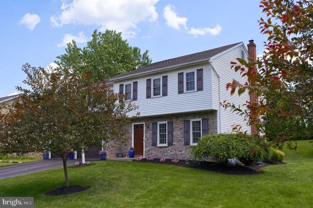 1708 WHITE WATER RD, Lancaster, PA 17603