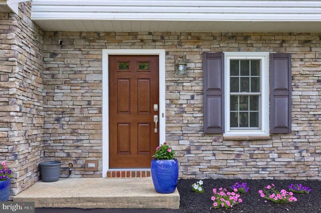 1708 WHITE WATER RD, Lancaster, PA 17603