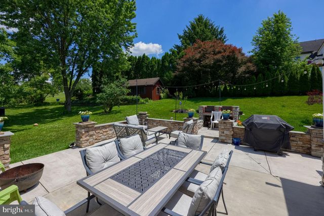 1708 WHITE WATER RD, Lancaster, PA 17603